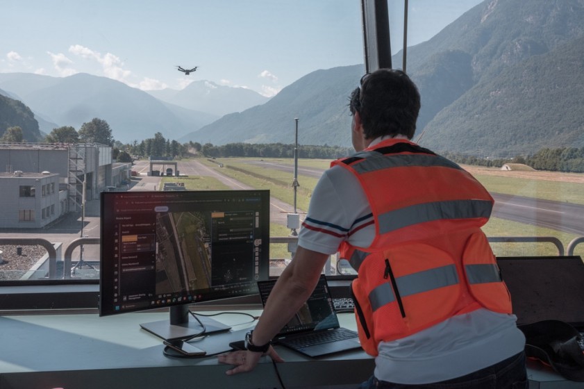 La torre di controllo dell’aeroporto di Lodrino (foto di Alfio Tommasini)