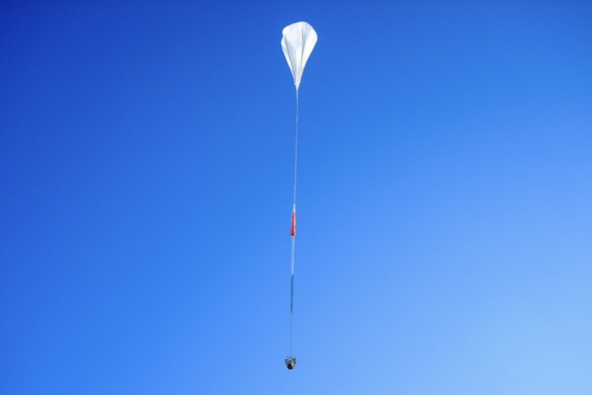 Il pallone aerostatico di grandi dimensioni che ha portato nella stratosfera il telescopio solare Sunrise III (foto tratta dal sito della Swedish Space Corporation)