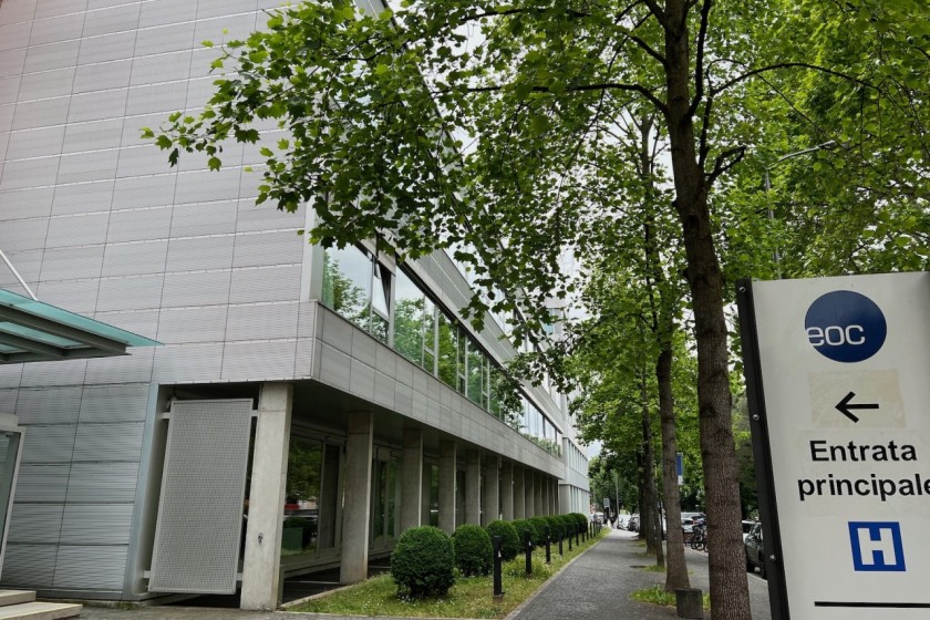 L’ingresso dell’Ospedale Italiano a Viganello (foto di Eugenio Celesti)