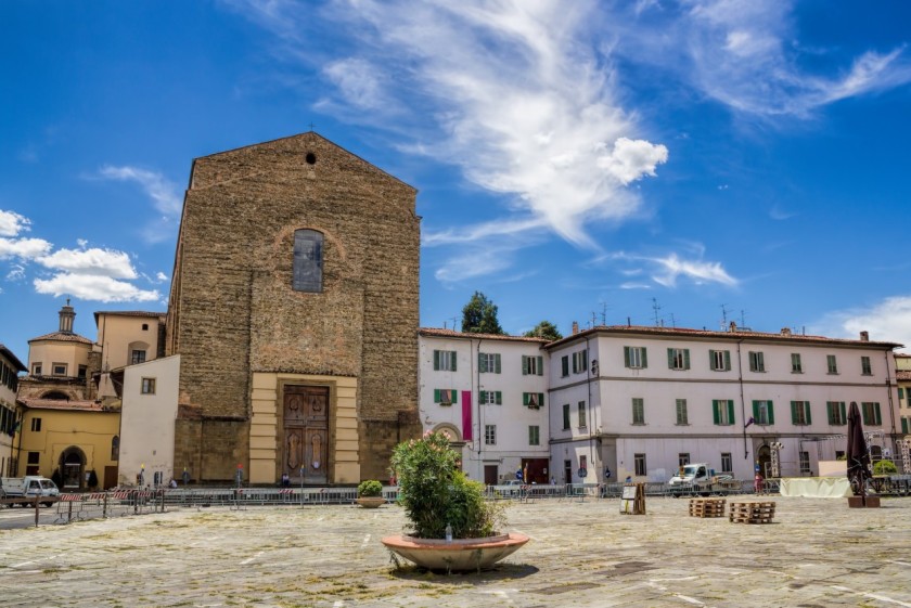 La facciata in pietra grezza della chiesa di Santa Maria del Carmine a Firenze, che accoglie al suo interno la Cappella Brancacci (foto dell’agenzia Shutterstock) La facciata in pietra grezza della chiesa di Santa Maria del Carmine a Firenze, che accoglie al suo interno la Cappella Brancacci (foto dell’agenzia Shutterstock)