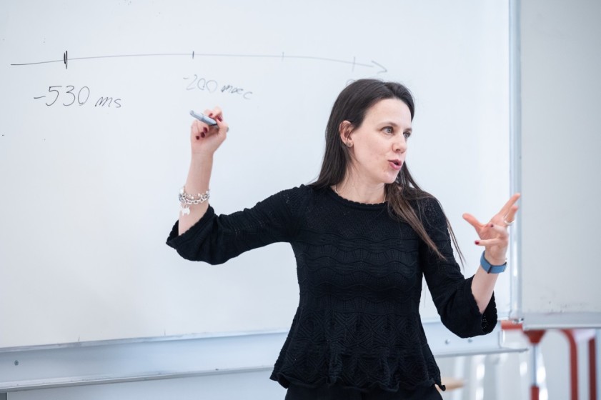Sofia Bonicalzi, professoressa associata all’Università degli Studi Roma Tre, è stata la protagonista dell’ultimo incontro di "Fisico Arbitrio" (foto di Alessandro Crinari) Sofia Bonicalzi, professoressa associata all’Università degli Studi Roma Tre, è stata la protagonista dell’ultimo incontro di "Fisico Arbitrio" (foto di Alessandro Crinari)