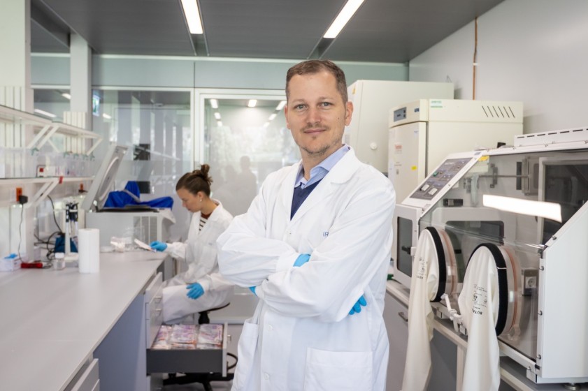 Samuel Nobs, direttore all’IRB del nuovo laboratorio “Microbiome Immune Interactions” (foto di Chiara Micci/Garbani) Samuel Nobs, direttore all’IRB del nuovo laboratorio “Microbiome Immune Interactions” (foto di Chiara Micci/Garbani)